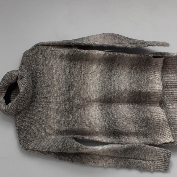 #143 SIMPLY Vera VeraWang Women's Sweater - Picture 1 of 10